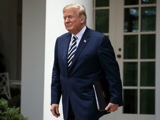 Trump odpustil doživotný trest, za omilostenie lobovala televízna hviezda