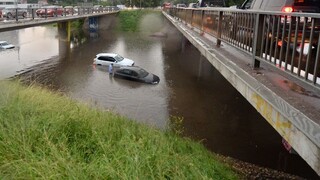 Fotogaléria: Takto vyzeralo hlavné mesto po mohutnej búrke