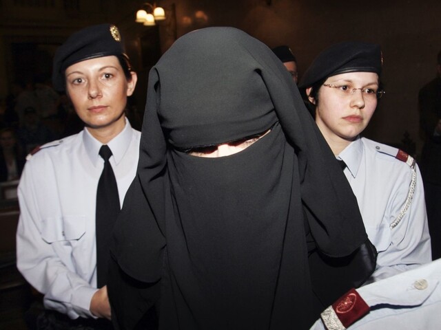 Zatvoria mešity, vyhostia imámov. Rakúšania udrú na radikálny islam