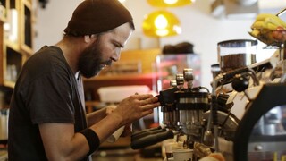 Firmám chýbajú brigádnici, mladých lákajú mzdy v zahraničí