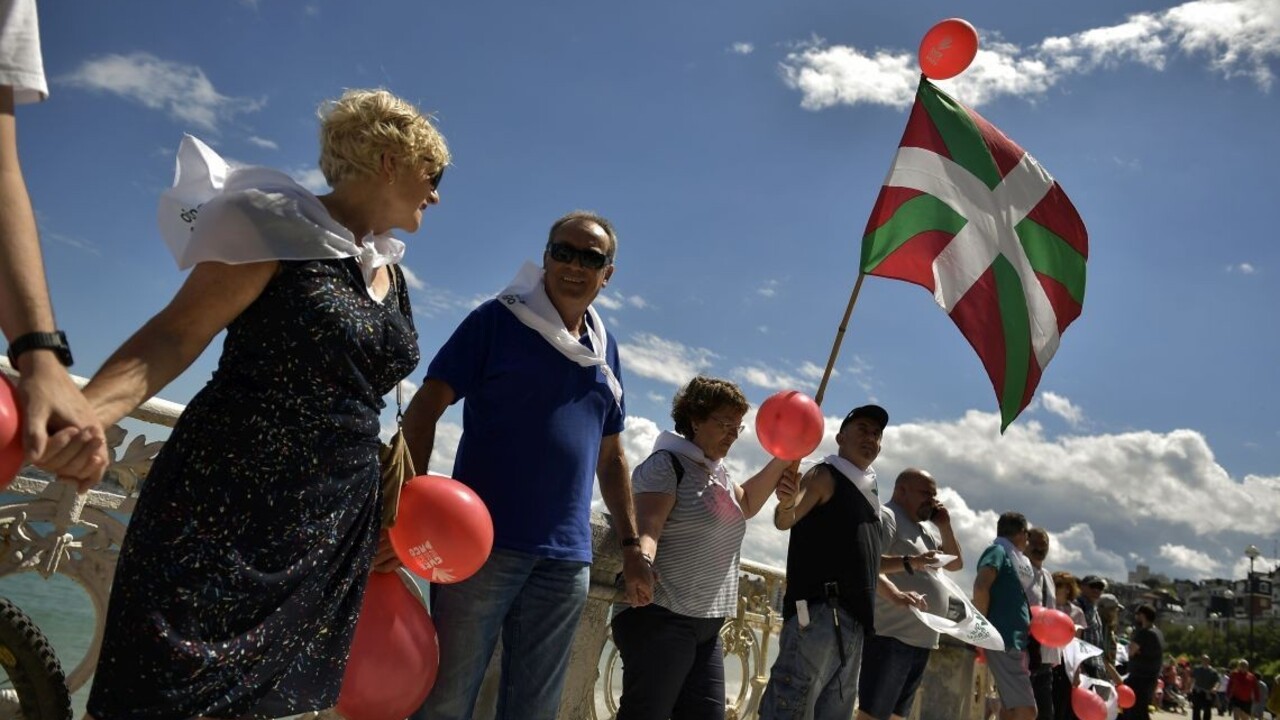 Baskovia sa spojili za nezávislosť, vytvorili kilometre dlhú ľudskú reťaz