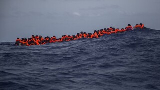 Loď so 600 migrantmi nikto nechce, hovoria o nebezpečnej situácii