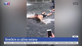 Ovečkin pokračuje v oslavách, pred fanúšikmi skočil do fontány