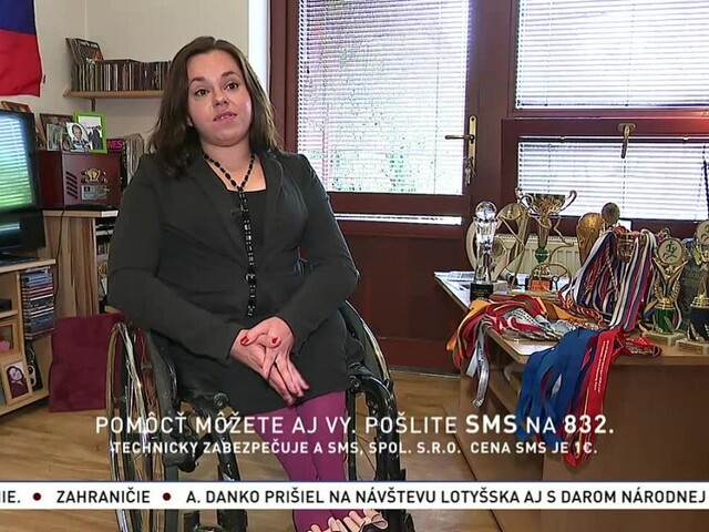 Pani Helena miluje tanec. Jej invalidný vozík potrebuje ručný pohon