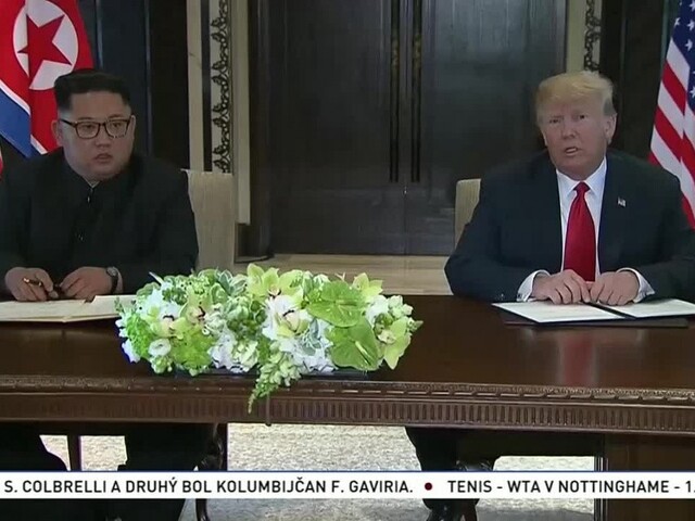 Podpis záverečného dokumentu po stretnutí lídrov USA a KĽDR