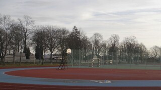 Počas hodiny telocviku skolaboval ôsmak, oživovali ho márne