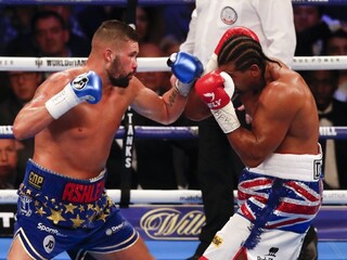 Britský boxer sa rozhodol ukončiť svoju kariéru