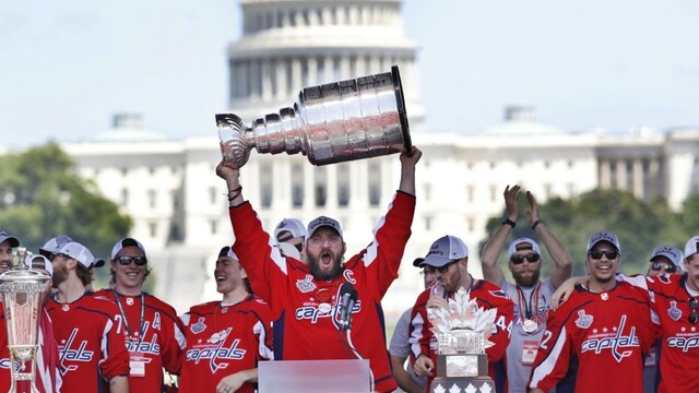 Oslavy Capitals pokračujú, doniesli domov Stanley cup