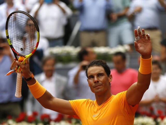 Nadal možno vynechá Wimbledon, Federer je späť
