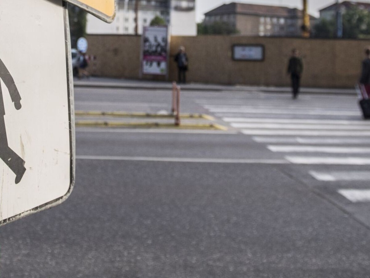 12-ročná školáčka prechádzala po priechode. Niekto ju zrazil a ušiel