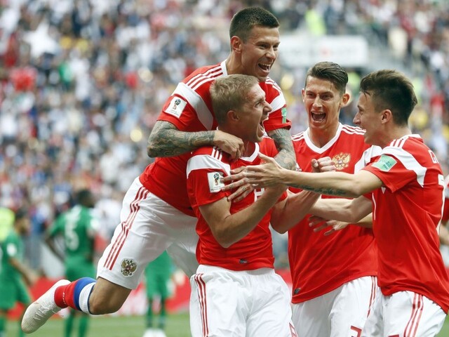 Otvárací zápas majstrovstiev zvládli ruskí futbalisti bez problémov