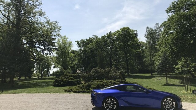 Majstrovské dielo od Lexusu a šikovný mestský crossover Ford EcoSport