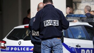 Žena zranila orezávačom dvoch ľudí, kričala Alláhu akbar