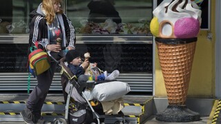 Hygienici kontrolujú zmrzlinárne, posvietia si na suroviny či zariadenie