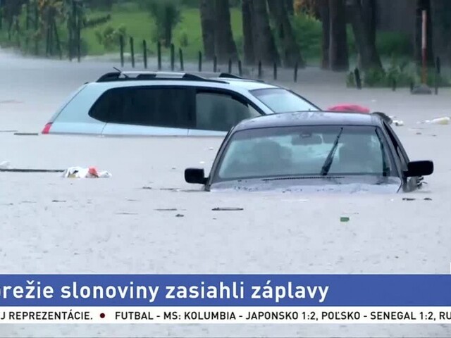 Záplavy vyhnali stovky ľudí z domovov, niekoľkých pripravili o život