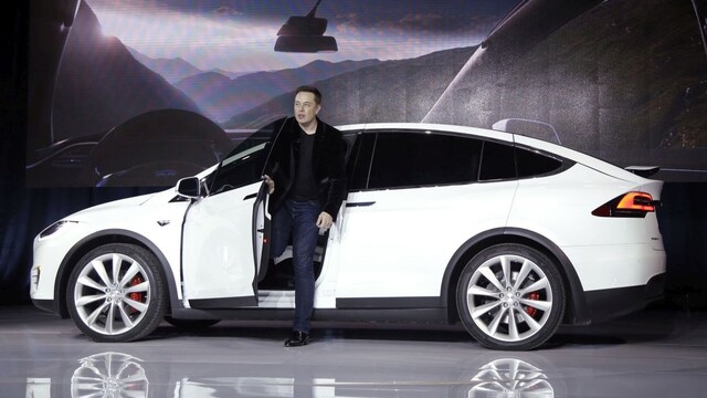 Elon Musk Tesla auto 1140 px (SITA/AP)