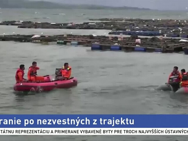 V Indonézii sa potopil trajekt, po nezvestných pátrajú