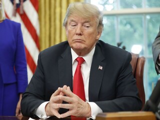 Trump ustúpil, rodiny migrantov sa rozhodol udržať pokope