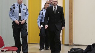 Breivik sa sťažoval na nehumánne podmienky, vo veci rozhodol súd