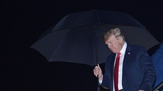 Trumpov dekrét je terčom kritiky, podľa demokratov nič nerieši