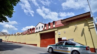 Policajti si prišli po odsúdeného z kauzy nebankoviek, nenašli ho