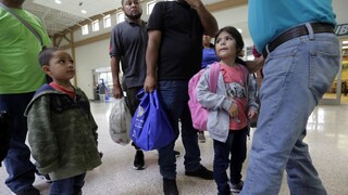 Trump chce spojiť rodiny migrantov, ich osud však zostáva neistý
