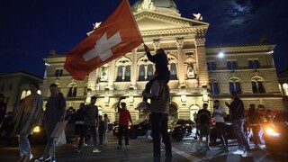 Vo Švajčiarsku výrazne narastajú počty nakazených. Vláda plánuje pred Vianocami sprísňovať opatrenia