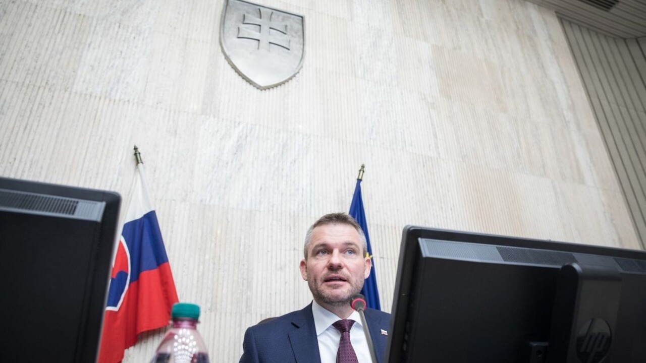 O stíhačkách vláda rozhodne neskôr, Pellegrini vysvetlil, prečo