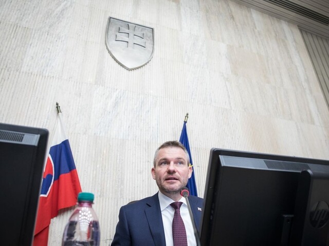 O stíhačkách vláda rozhodne neskôr, Pellegrini vysvetlil, prečo