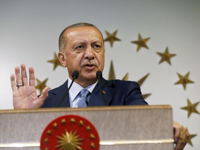 Erdogan obhájil mandát, k urnám prišlo rekordne veľa Turkov