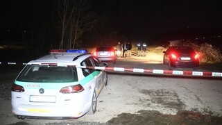 Previazané oči, zbraň chýba. Polícia ukazuje vyšetrovanie vraždy