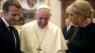 Pápež František sa stretol s Macronom, rokovali v súkromí