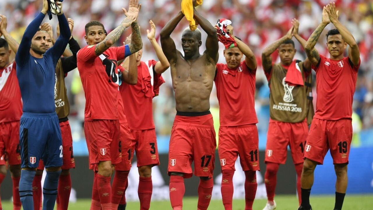 Peru sa rozlúčilo víťazstvom, Austrálii vzali šancu na postup