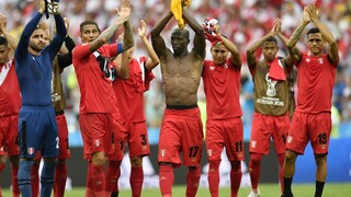 Peru sa rozlúčilo víťazstvom, Austrálii vzali šancu na postup