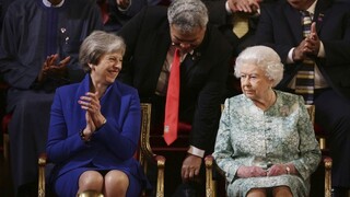 Zákon o brexite schválila kráľovná, dohoda s Bruselom je v nedohľadne