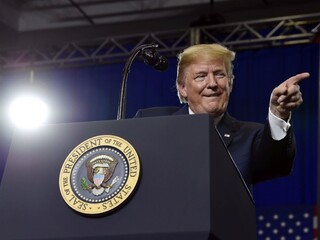 Trumpov cestovný zákaz dostal zelenú, moslimov vraj neutláča