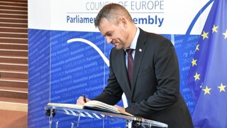 Pellegrini je na návšteve v Štrasburgu, Rade Európy odovzdá dar