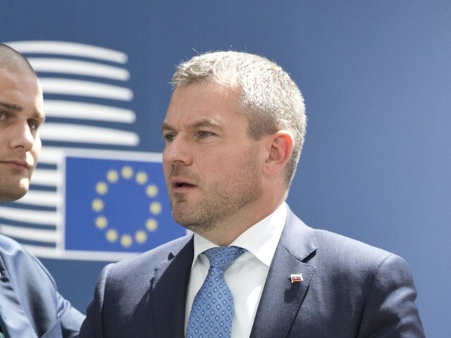 Migrantov len so súhlasom, tvrdí premiér. SaS víta tábory mimo EÚ