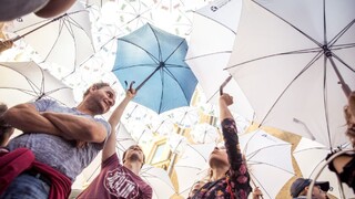 Bratislava má dáždnikovú ulicu, ľudia sa pokúsili prekonať rekord