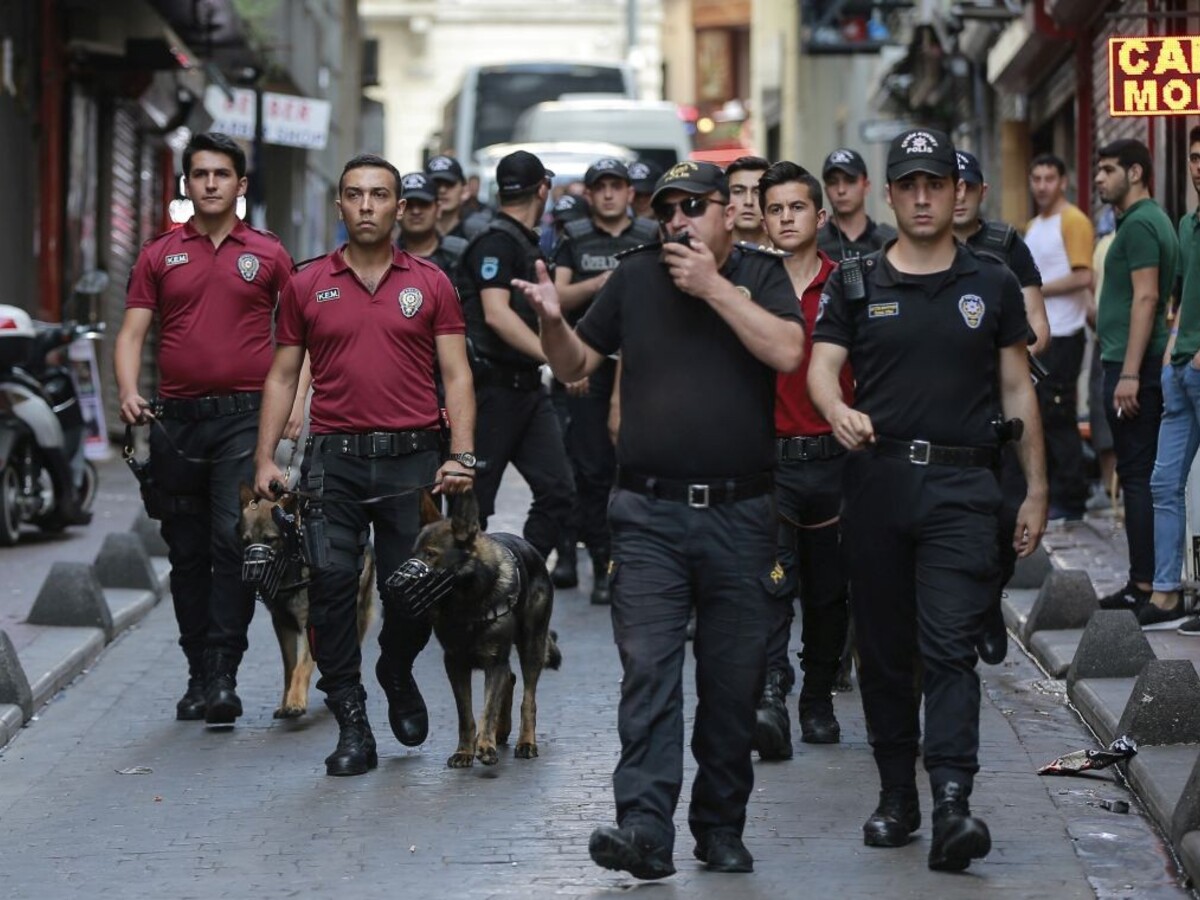 Turecko polícia psy 1140 px (SITA/AP)