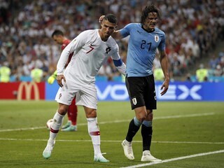 Nad Cavaniho štartom v štvrťfinále stále visí otáznik