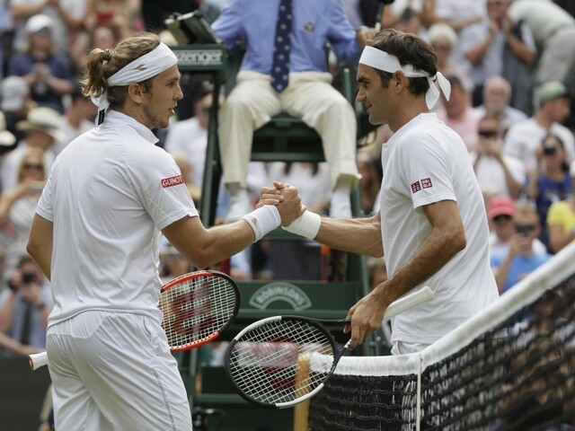 Federer po triumfe nad Lackom: Na tráve hrá veľmi dobre