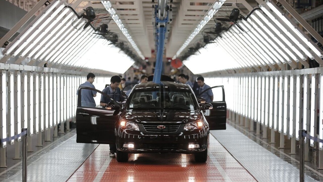Čína plánuje znížiť clá na dovoz hotových áut z EÚ, vyhlásil Pellegrini