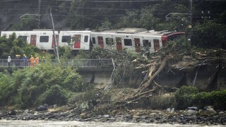 Časť Japonska je ochromená, mohutné záplavy si vyžiadali obete