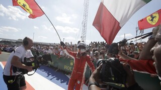 Vettel ovládol Silverstone, Hamilton s famóznym comebackom