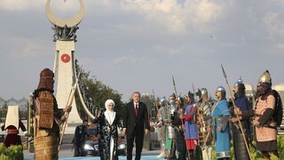 Erdogan zložil prísahu, Turecko prechádza na nový systém