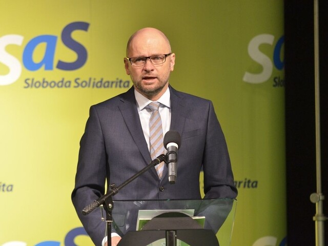 Dajte viac peňazí na opravy ciest a mostov, vyzvala SaS ministra