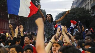 Paríž jasá, Francúzi oslavujú postup do finále MS