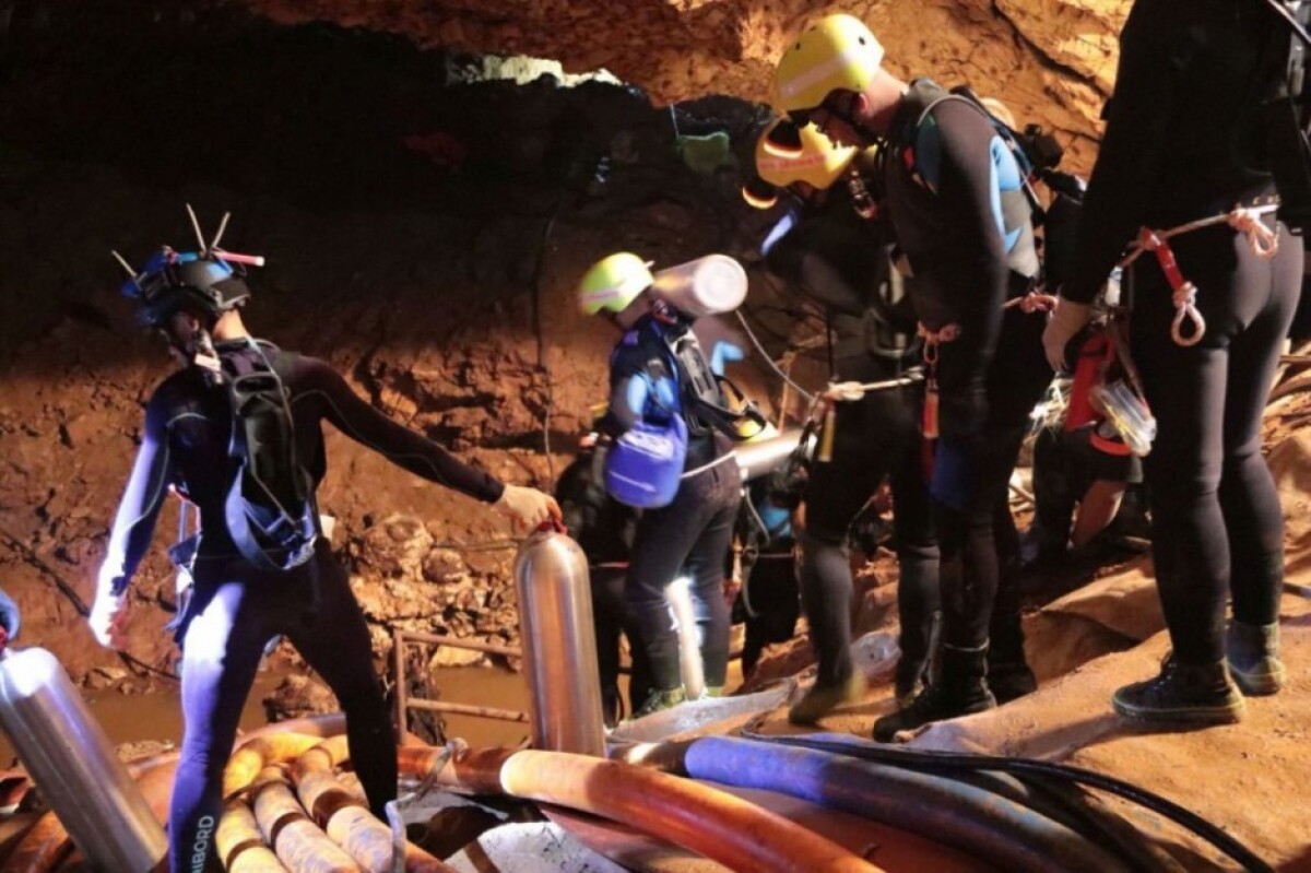 thailand-cave-search-87868-c9162d3ba268493daf413ec2c93075fa_2054d557.jpg