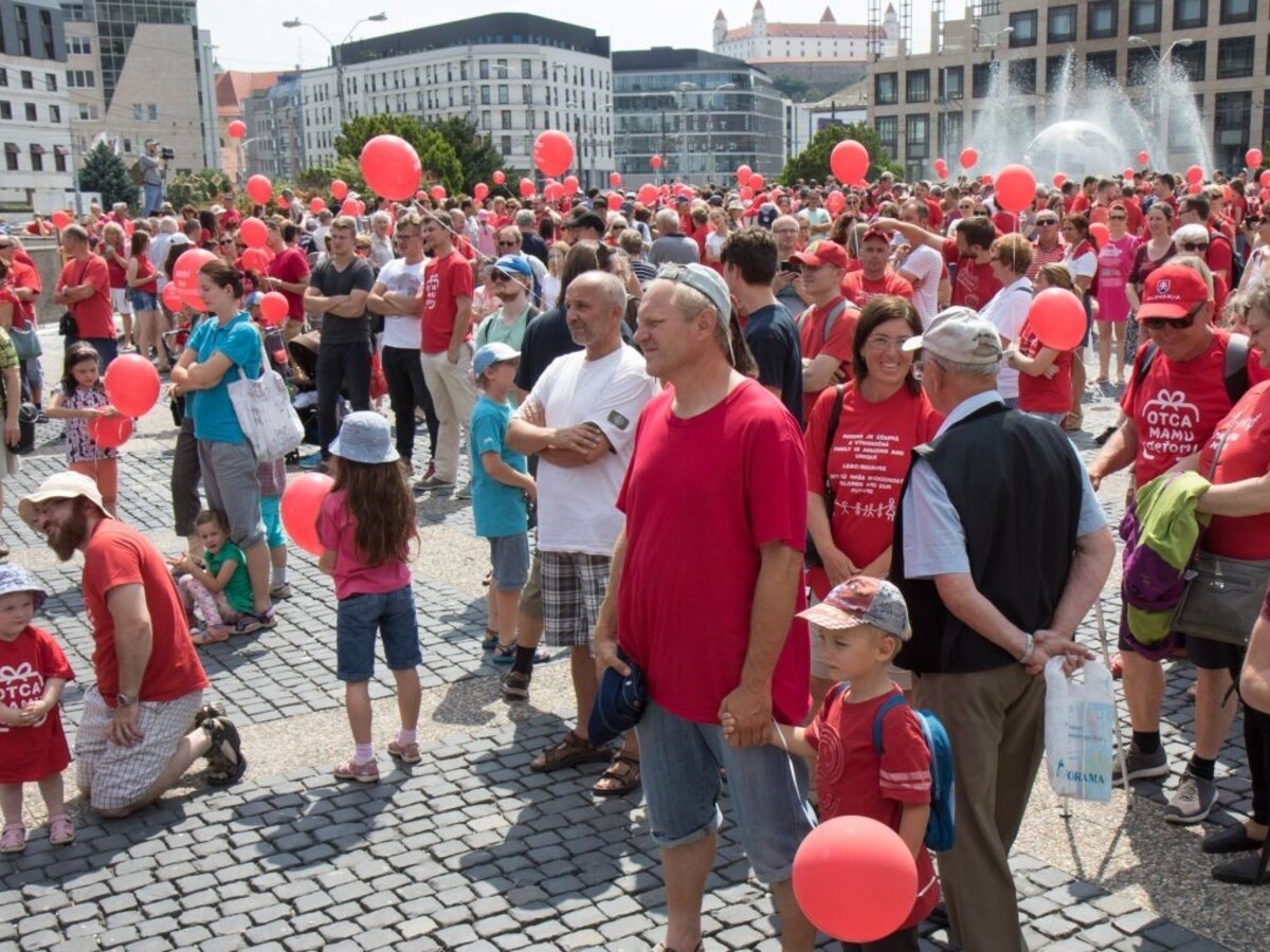 Ľudia pochodovali aj za rodinu, poukázali na lásku otca a mamy
